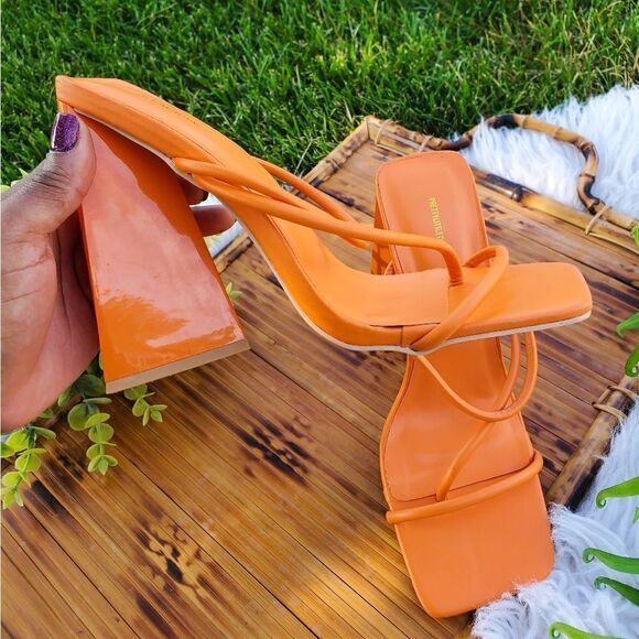 Pretty Little Thing Open Toe Chunky Block Triangular Heel Sandal Sz 9 - Picture 2 of 13